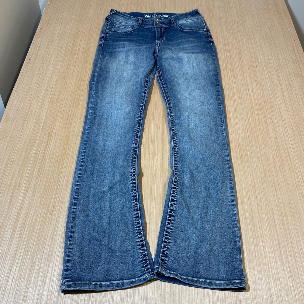 WallFlower Luscious Curvy Bootcut Jeans Medium Wash Rhinestone Size 7 WFM145180